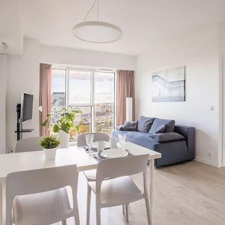 Towarowa Apartment *