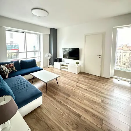 Towarowa Apartment *
