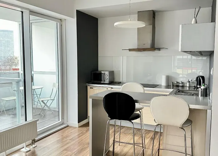 Towarowa بوزنان